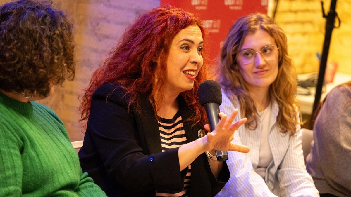 La escritora Ana Campoy durante las 'Converses' de elDiario.es