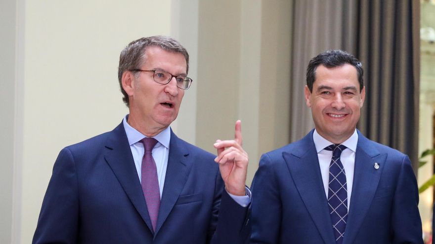 El presidente del PP, Alberto Núñez Feijóo (i) y el presidente de la Junta de Andalucía, Juan Manuel Moreno (d).