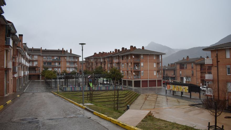 Una plaza del municipio de Sant Jordi de Cercs.