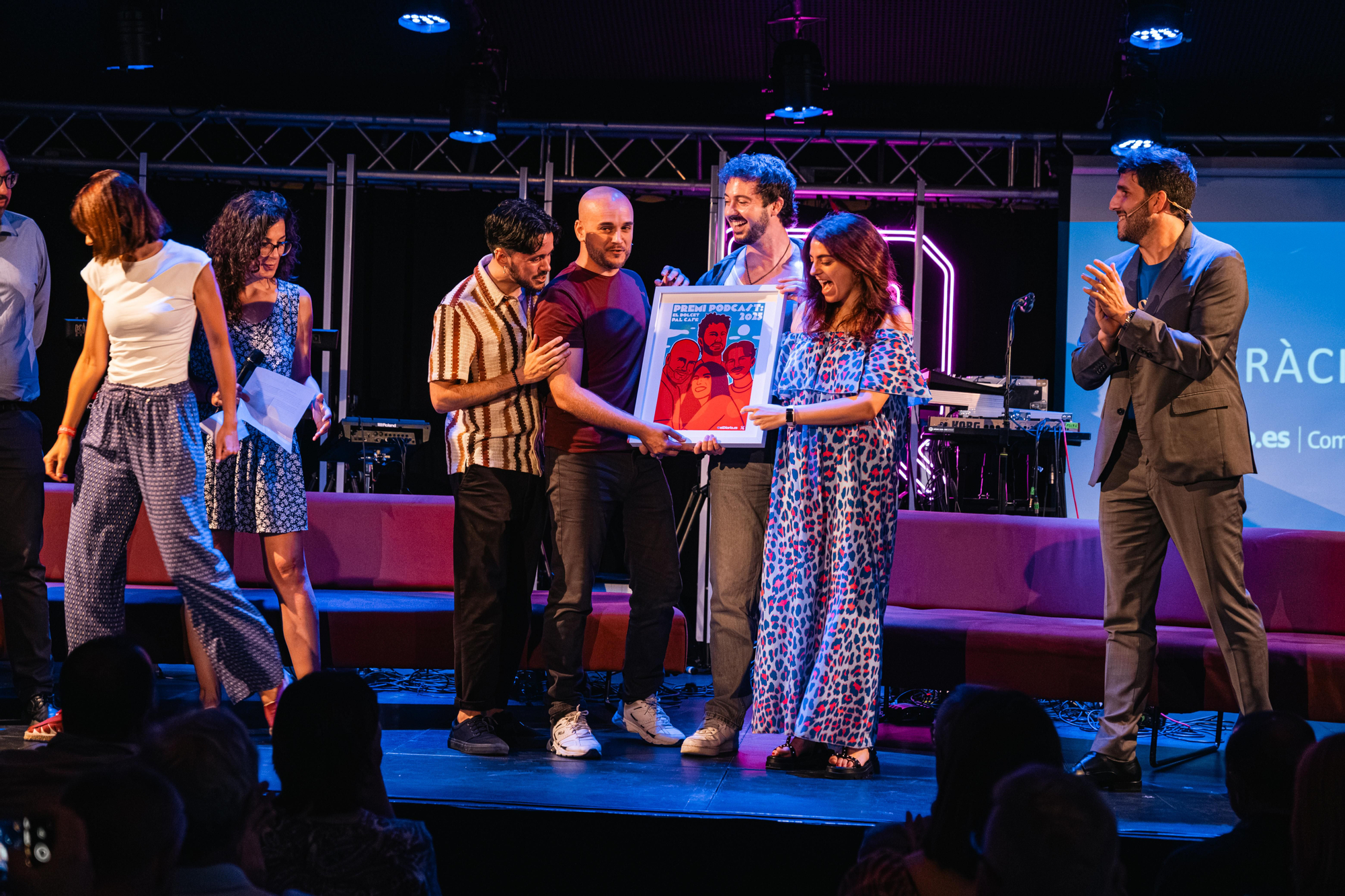 Els components d' 'El dolcet pal café', premi al millor podcast en valencià de la I Festa pel Valencià d'elDiario.es.