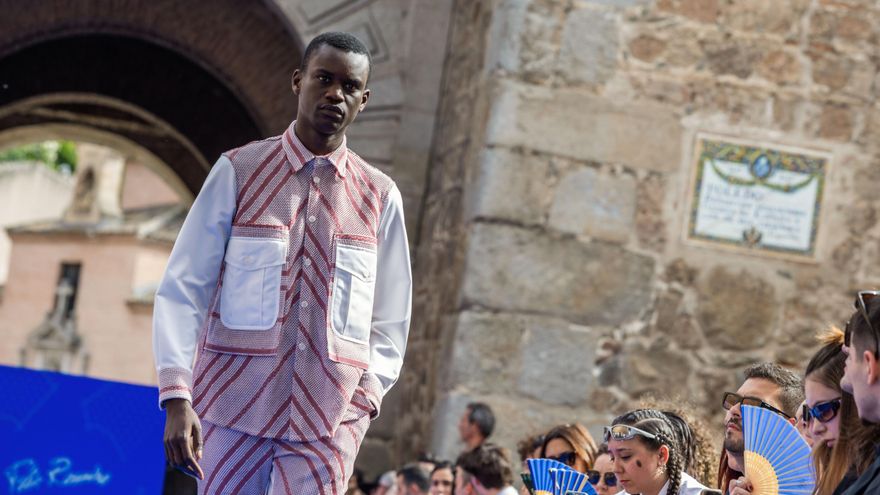 La Puerta de Bisagra de Toledo se viste de moda con pasarela en un entorno privilegiado