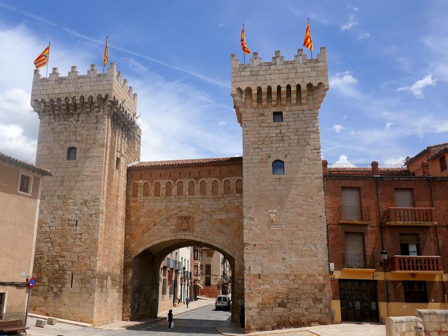 Puerta de Abajo, la más monumental de Daroca.
