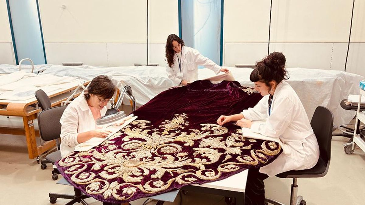 El mismo esplendor que hace más de un siglo: finaliza la restauración de la túnica del Nazareno de Priego