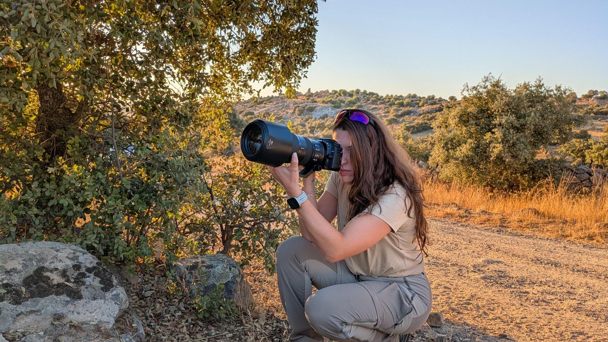 Raquel Sánchez, durante una de sus esperas para fotografiar animales