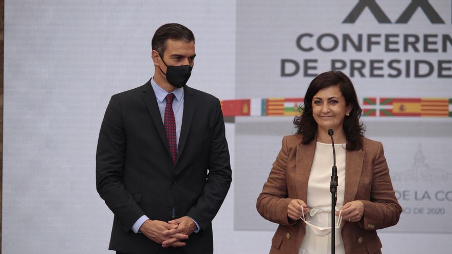 Archivo - El presidente del Gobierno, Pedro Sánchez, escucha la intervención de la jefa del Ejecutivo de la Rioja, Concha Andreu, al inicio de la Conferencia de Presidentes en San Millán de la Cogolla, La Rioja (España), a 31 de julio de 2020.