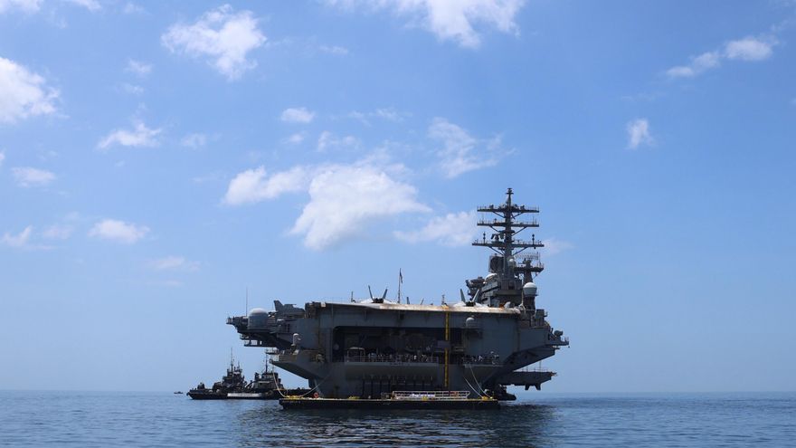 Senadores demócratas registran una resolución para impedir un ataque a Cuba mientras Trump despliega un portaaviones y cerca a Raúl Castro
