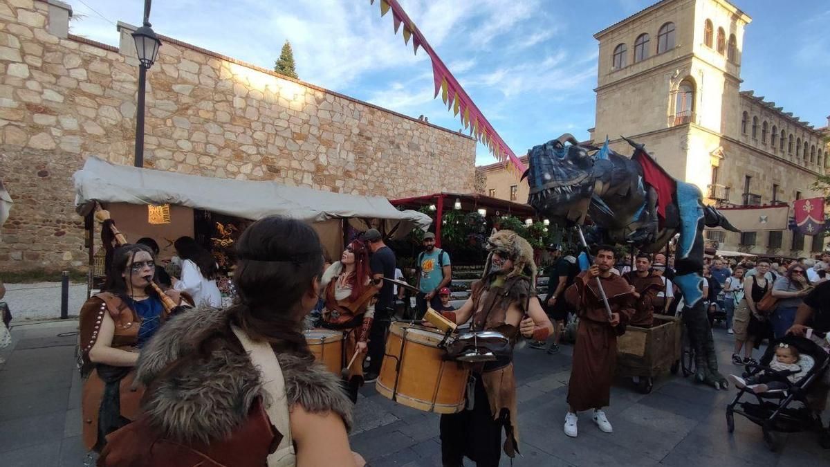 El Mercado de las Tres Culturas de San Froilán reúne en León cerca de 200 puestos de productos artesanos