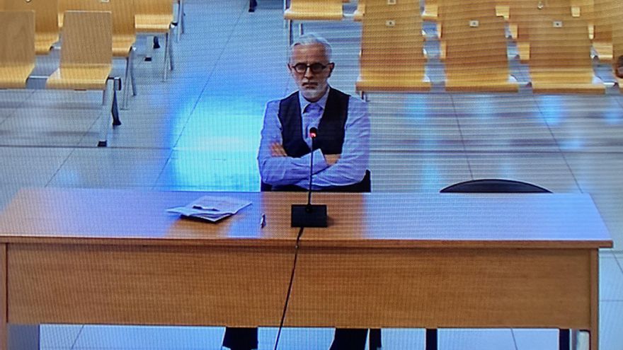 El 'yonqui del dinero' ataca en el juicio de 'Taula' a su exsuegro por entregar sus audios secretos: "Se volvió loco"