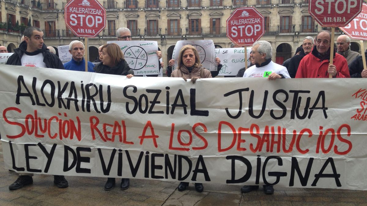 Una familia con discapacidad y dos niños, a las puertas de un desahucio en Vitoria: "Solo queremos una vivienda digna"