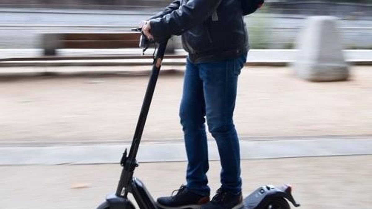 Dos heridos al sufrir una caída con sus patinetes en Arona y La Laguna