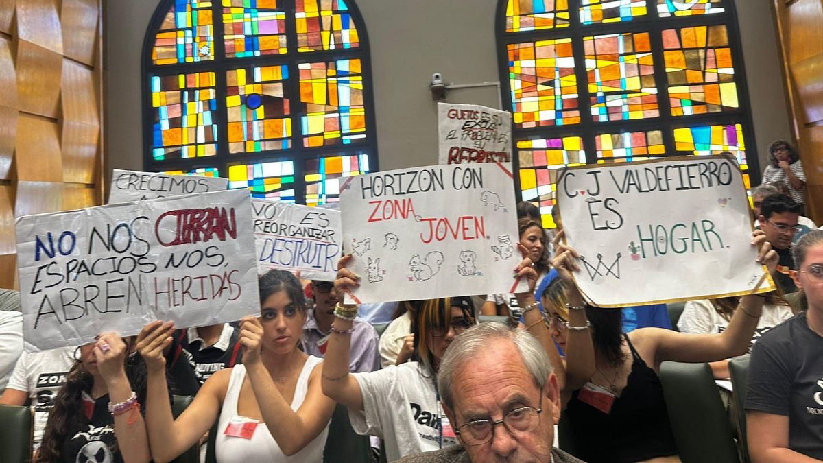 Jóvenes, familias y entidades vecinales preparan la gran marcha contra el cierre de las zonas jóvenes en Zaragoza