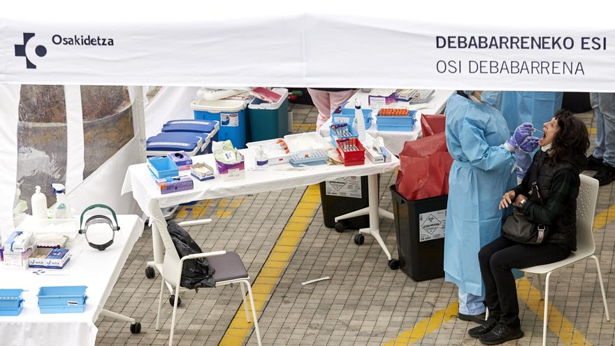 Euskadi detecta 104 casos de coronavirus y 45 personas siguen en estado grave en la UCI