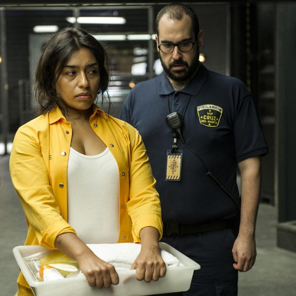 Palacios (Alberto Velasco), junto a Altagracia (Adriana Paz) en su regreso a Vis a vis