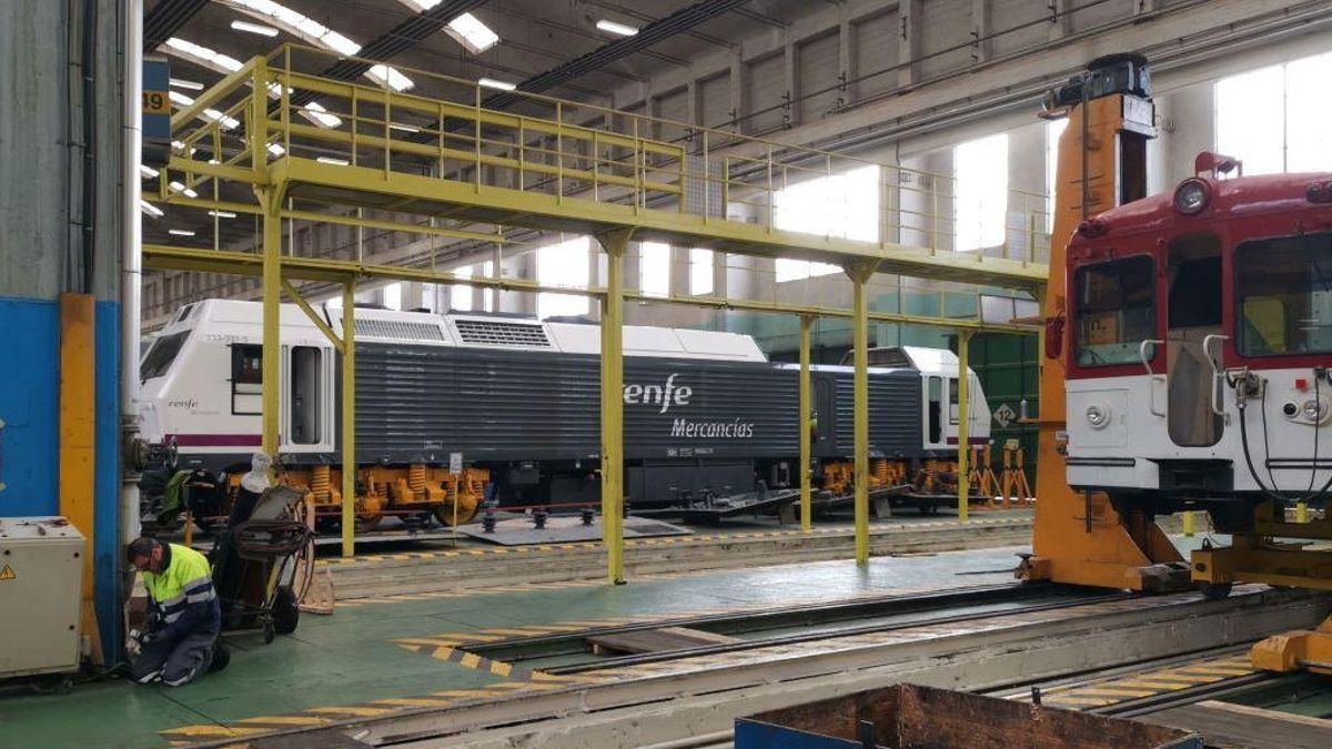 Muere un trabajador de 30 años aplastado por una máquina en los talleres de Renfe en Villaverde