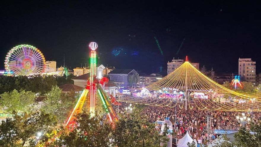 Identifican a un menor por pinchar a varias mujeres con un alambre en la Feria de Albacete
