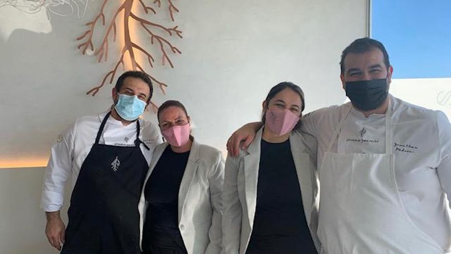 Los hermanos Padrón y el equipo de El Rincón de Juan Carlos