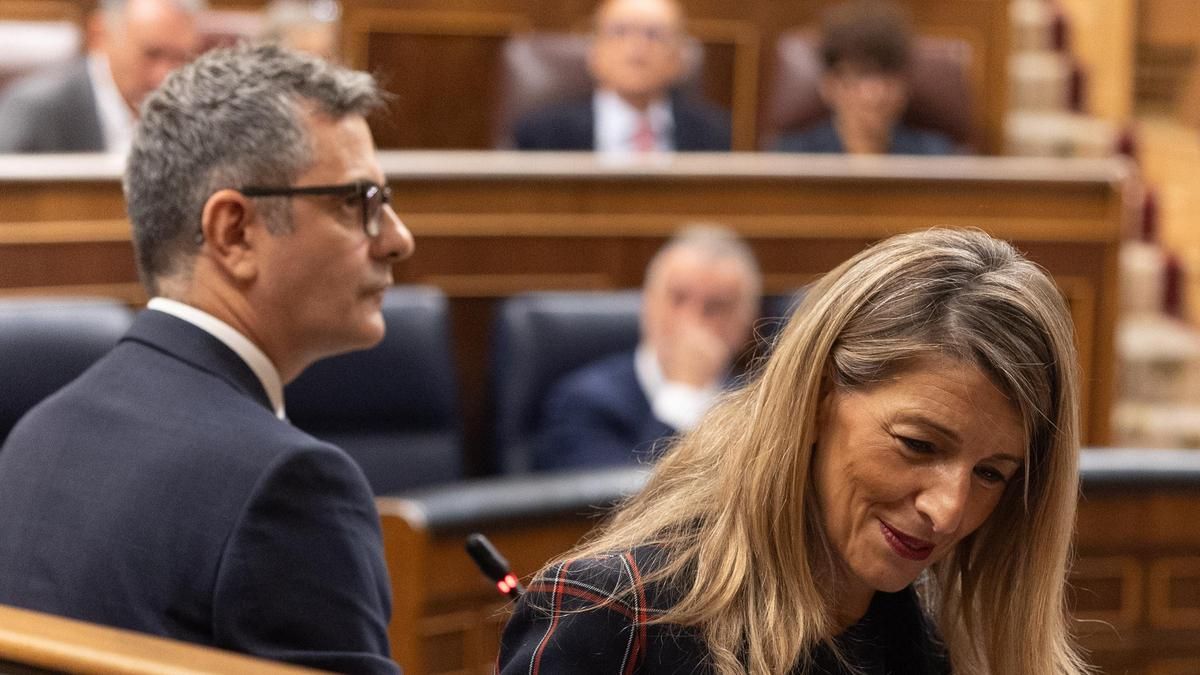 El ministro de la Presidencia, Justicia y Relaciones con las Cortes, Félix Bolaños, y la vicepresidenta segund y ministra de Trabajo y Economía Social, Yolanda Díaz.