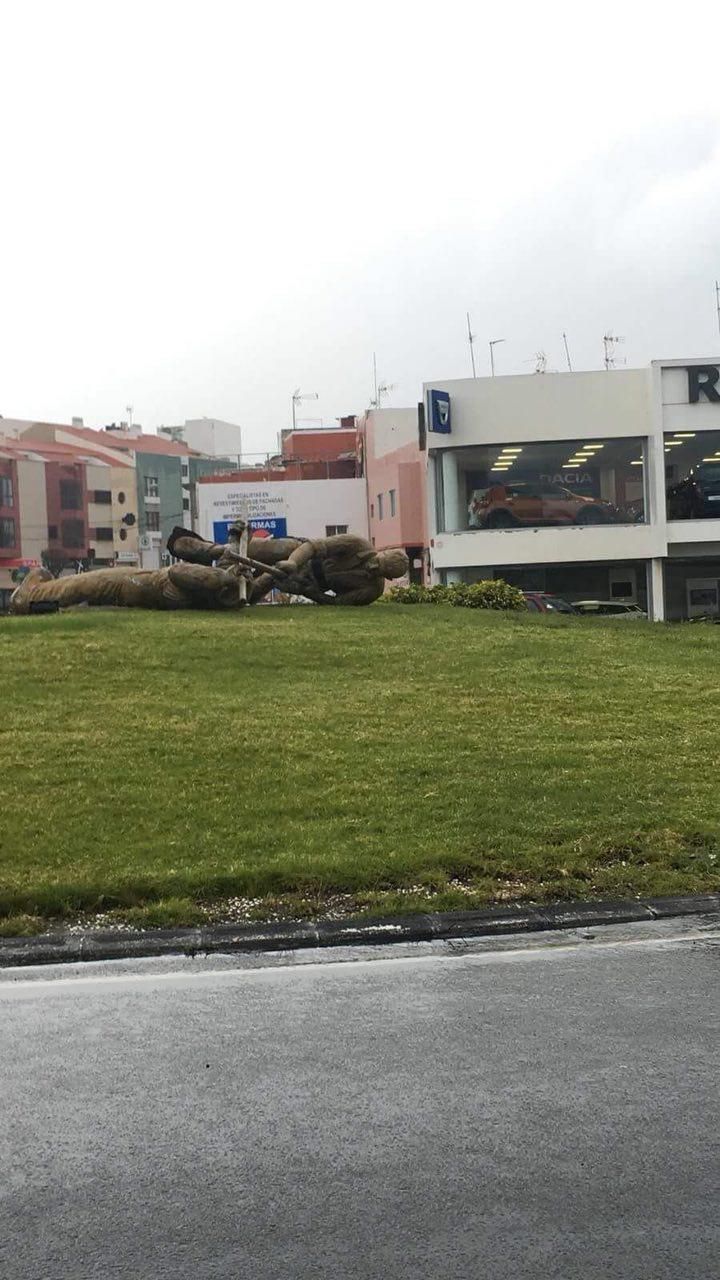 Escultura del cruce de Melenara