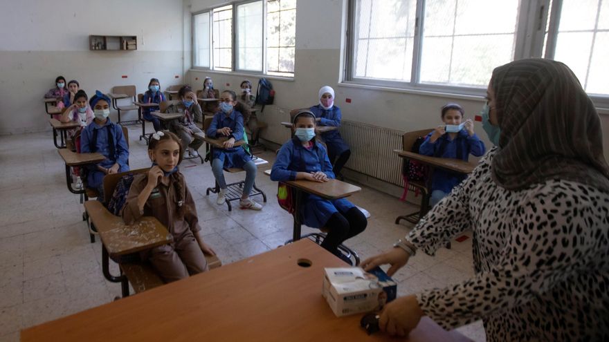 Dos millones de niños vuelven al cole con mascarilla tras 5 meses en Jordania