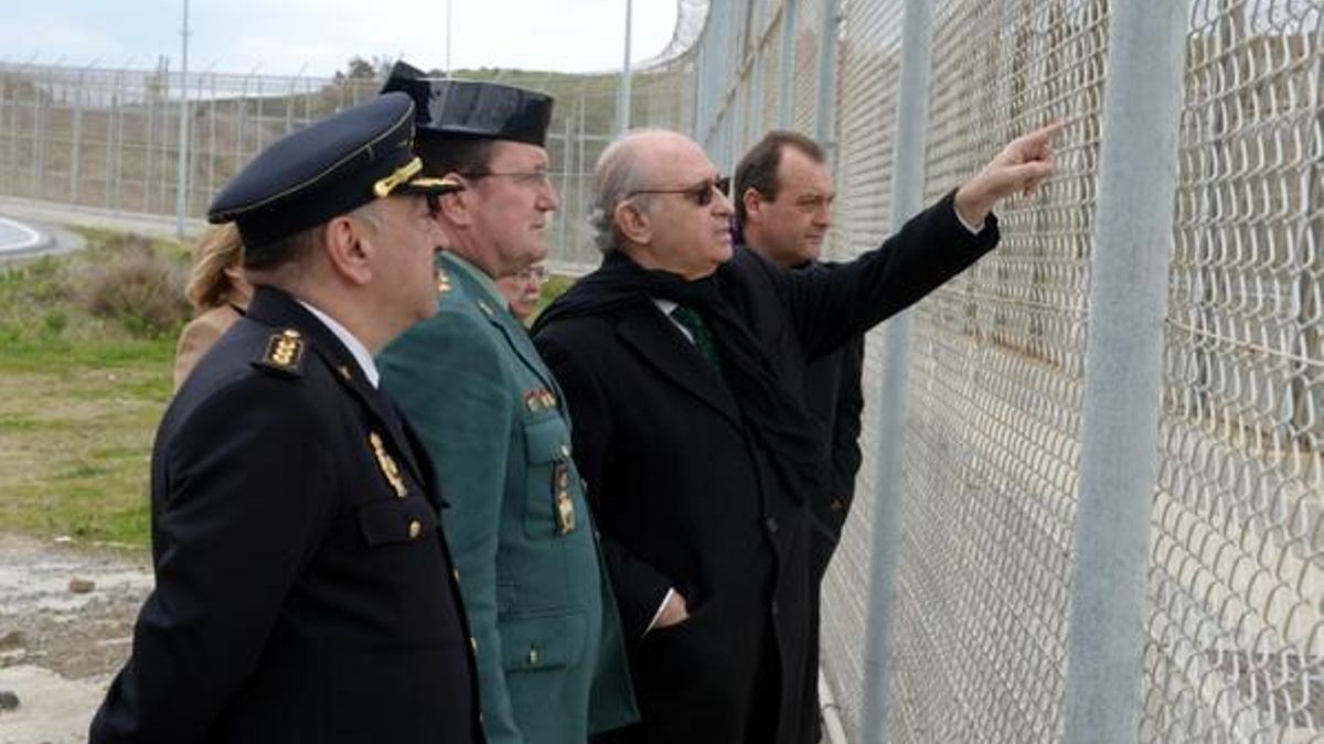 Fotogalería: Fernández Díaz ante la valla de Ceuta