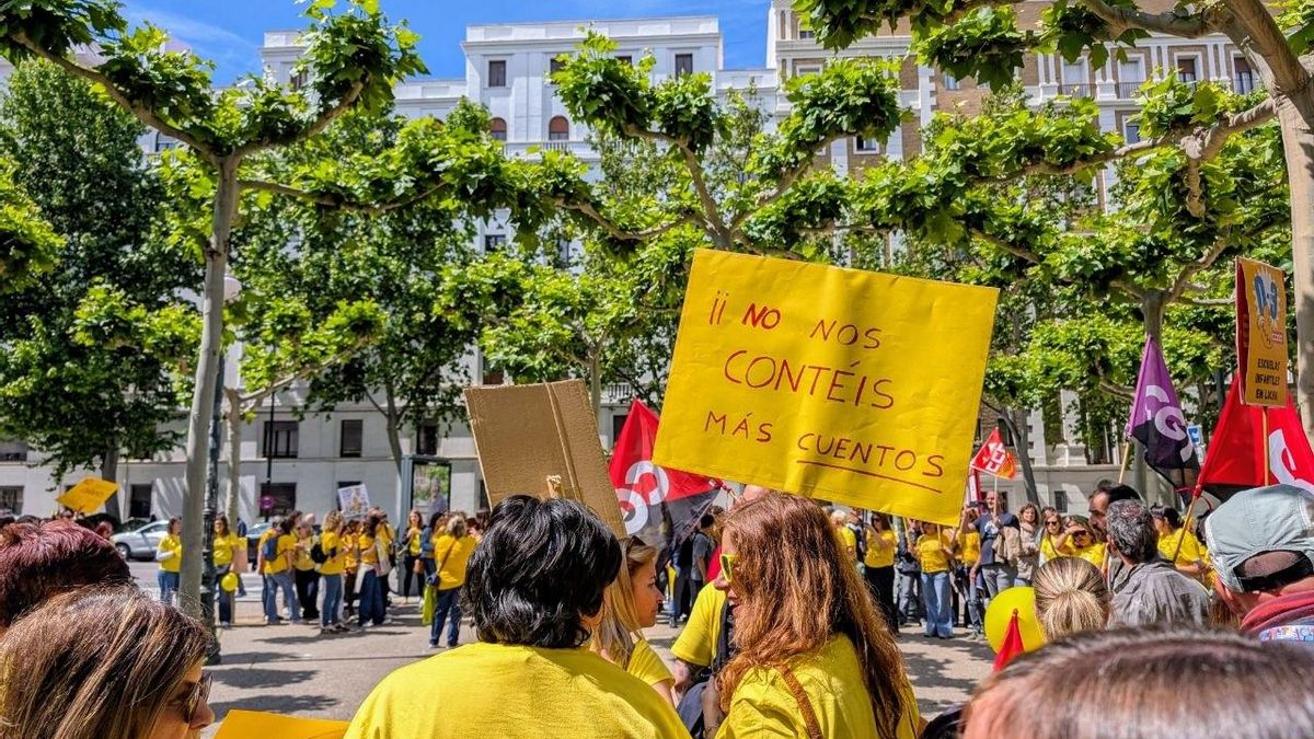 Concentración de los docentes de Educación Infantil frente al Gobierno de Aragón