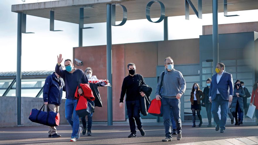 Los siete presos del "procés" que cumplen condena en la cárcel barcelonesa de Lledoners, tras su salida de prisión el pasado 29 de enero. EFE/EFE/Susanna Sáez/Archivo