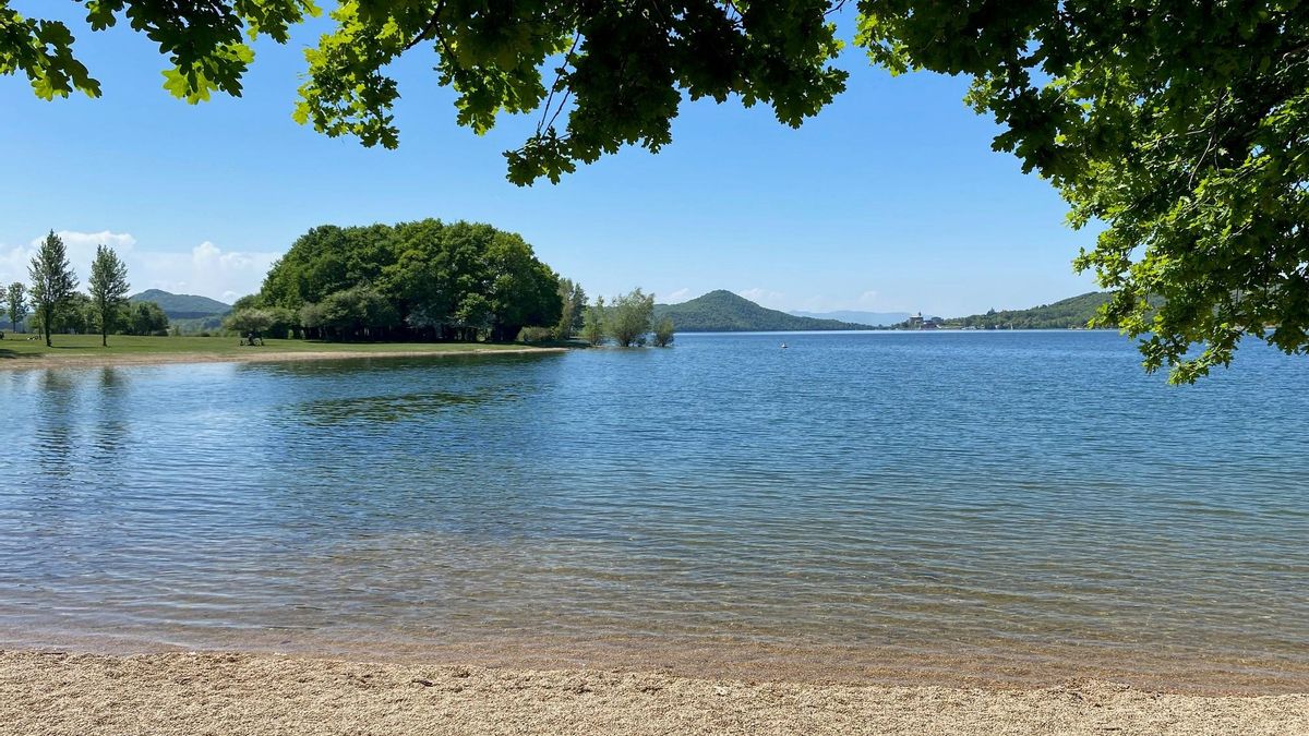 Landa, una de las playas de interior con bandera azul