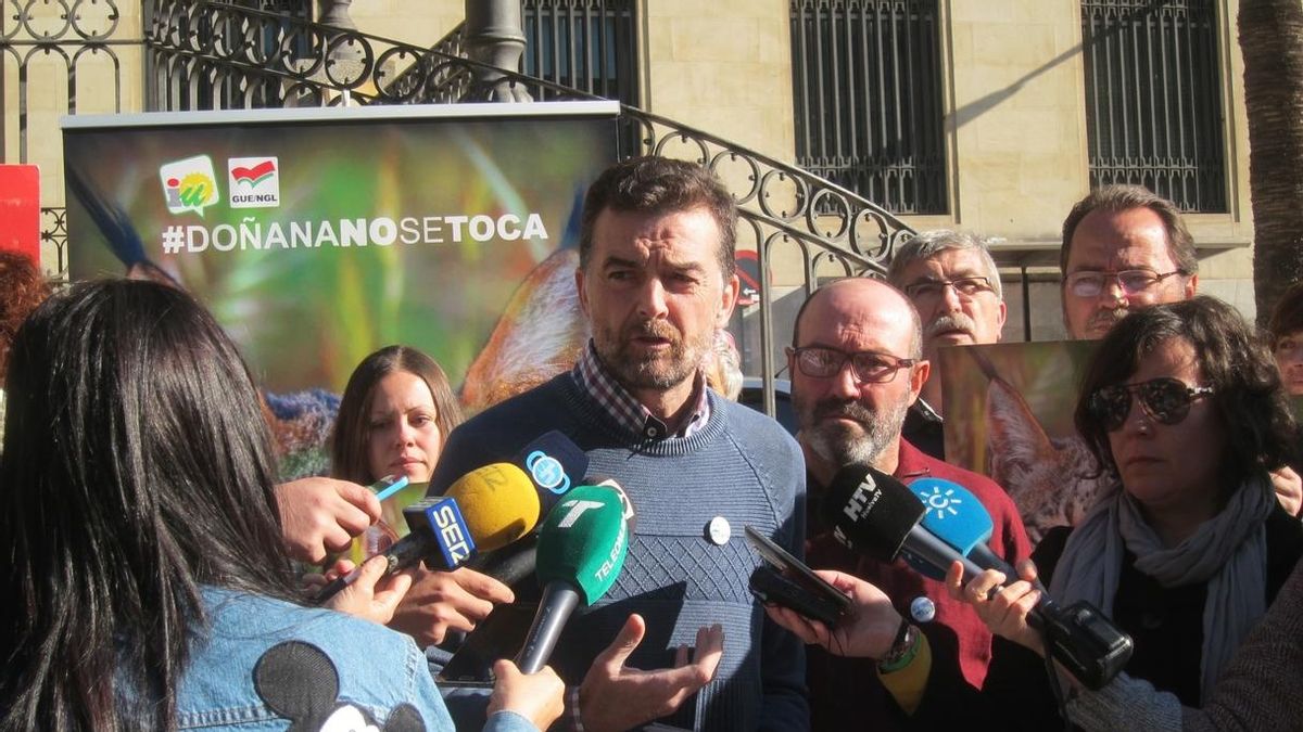 Maíllo (IULV-CA) rechaza "lecciones" de Cifuentes y critica que recurra al "tópico permanente" contra Andalucía