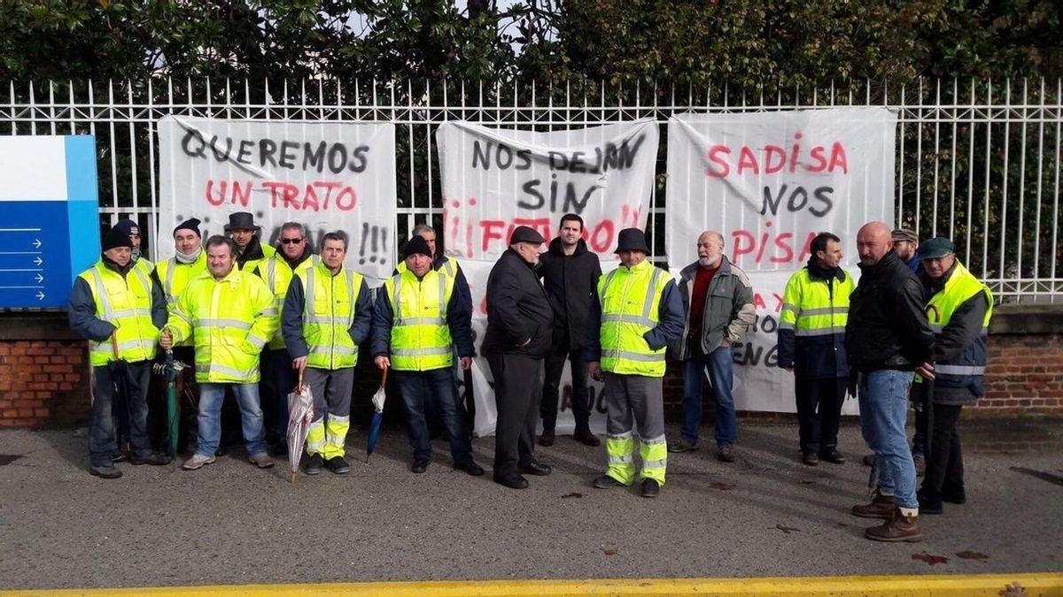 Se mantiene la huelga de la contrata de SADISA en Solvay tras terminar sin acuerdo la reunión en el ORECLA