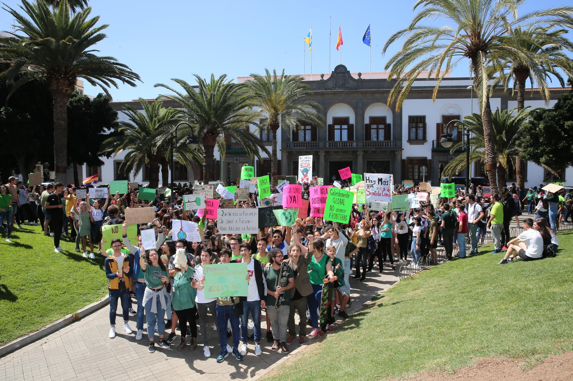 Movilización de la juventud canaria en la plaza de La Feria.