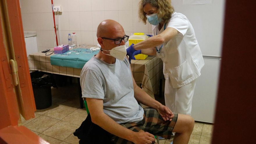 Arranca la vacunación de las personas sin hogar en Barcelona