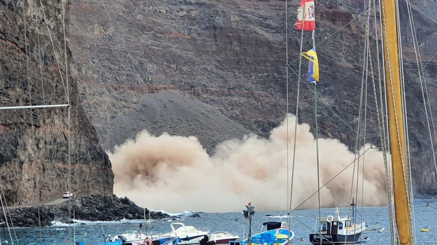 Los vecinos aislados por el derrumbe en La Gomera denunciarán al Cabildo tras 18 meses esperando soluciones: "Es un calvario"
