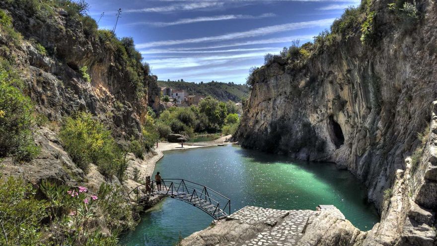 El pueblo de Valencia con un castillo centenario y una bonita ruta de piscinas naturales