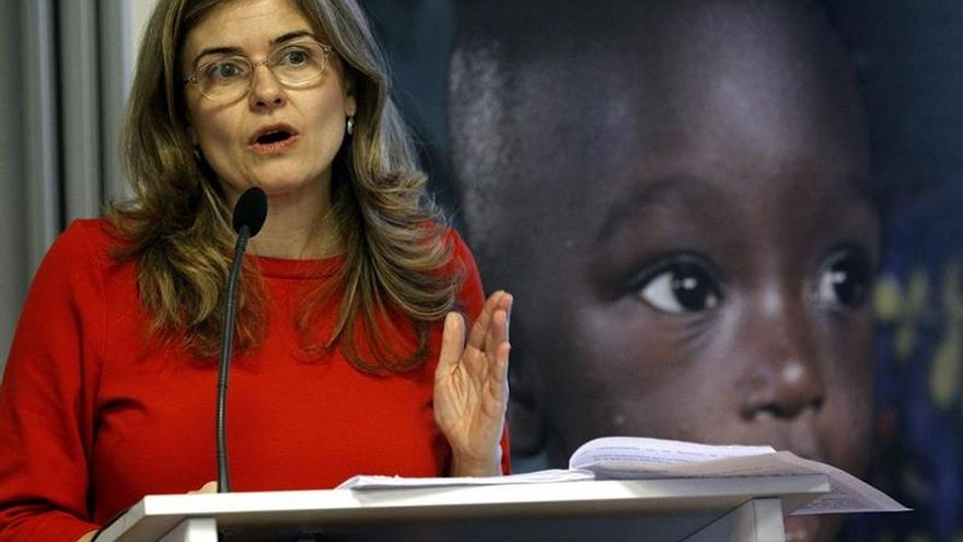 La directora de comunicaciones de Unicef verifica la situación de la caravana migrante