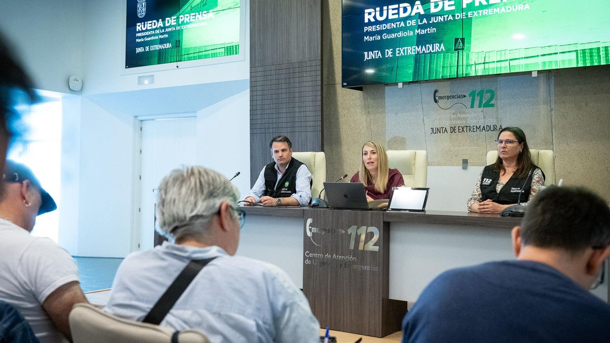 La presidenta de la Junta de Extremadura, María Guardiola, en la rueda de prensa de este martes en la sede del 112