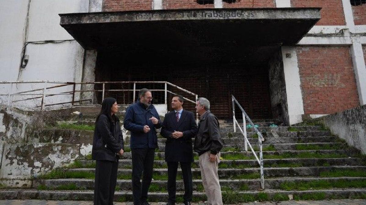 Comparecencia a los pies de la antigua sede de UGT