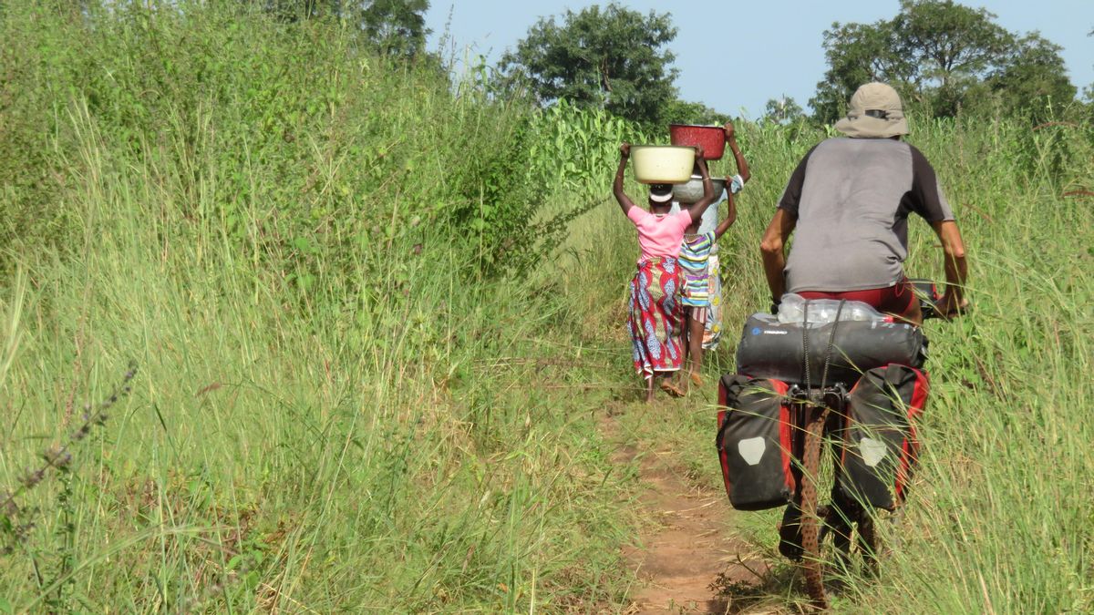De camino al poblado de los Fulani.