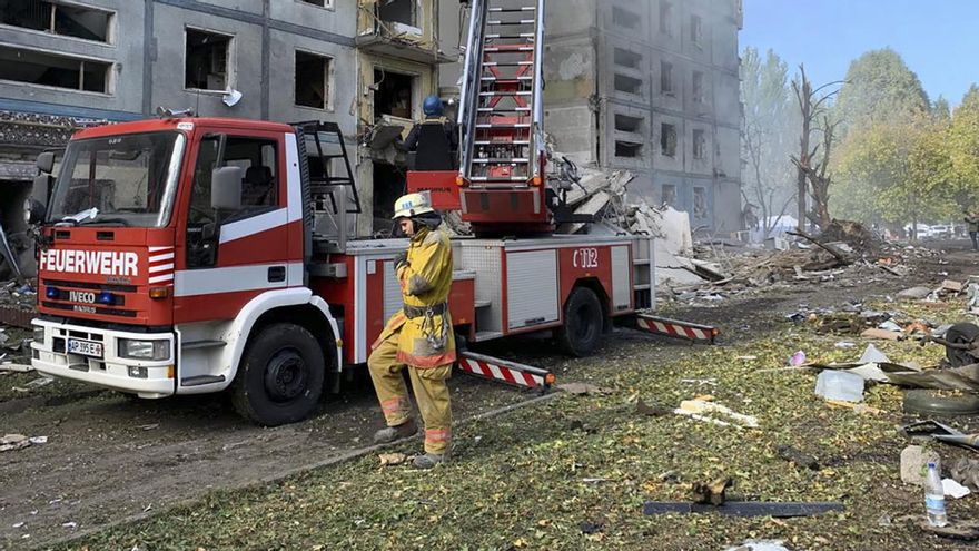 Imagen de los servicios de emergencia ucranianos en Zaporiyia.