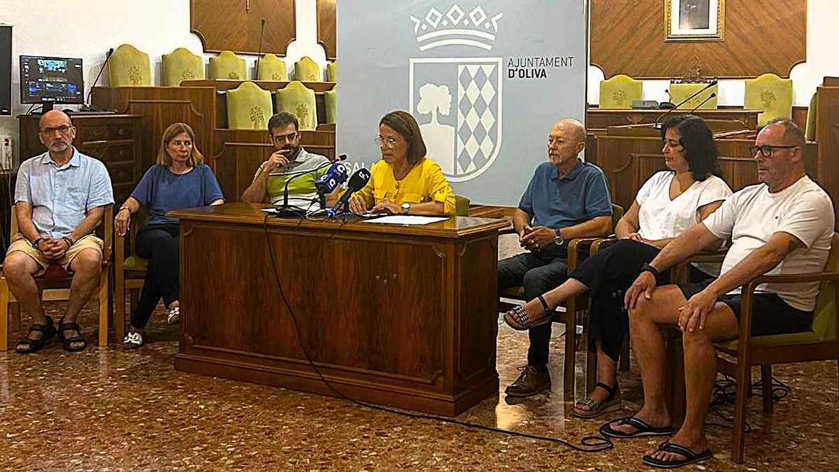 Un momento de la rueda de prensa de la alcaldesa de Oliva, Yolanda Pastor.