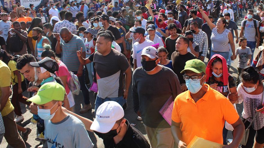 Unos 3.000 migrantes exigen regularizar su situación en la mexicana Tapachula