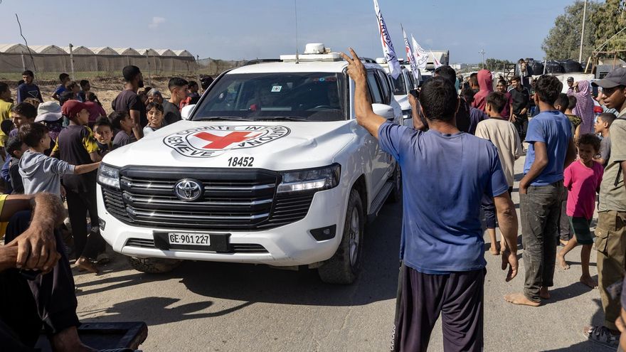 Vehículos de la Cruz Roja en Gaza