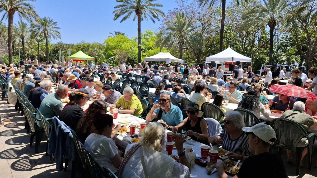 Imagen de los asistentes a los actos organizados por Vox en la plaza Sa Feixina con motivo del Día de las Familias