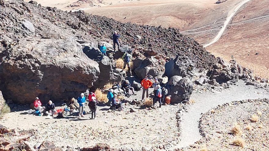 Otras 25 personas suben al Teide pese a la recomendación de no hacerlo y son evacuadas, tres en helicóptero