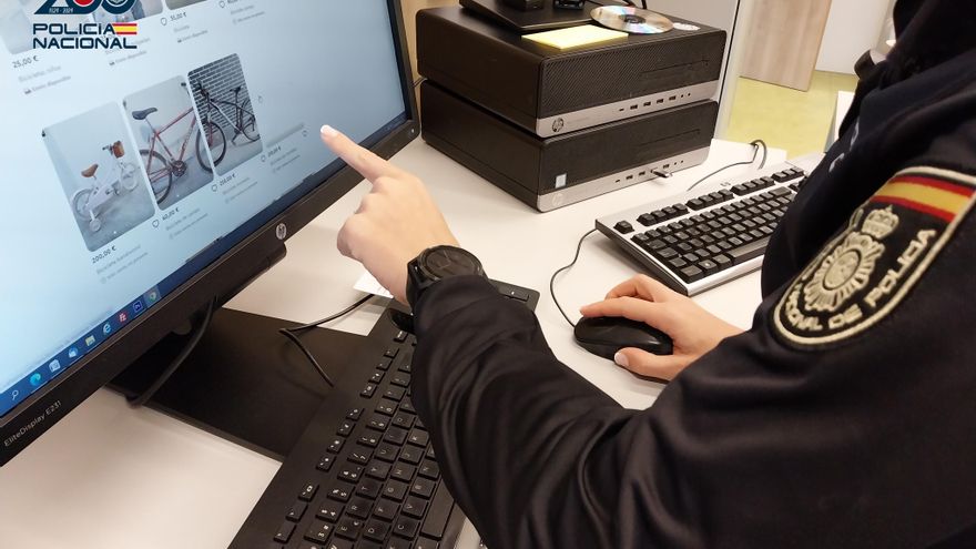 La Policía detiene a un joven que robó una bicicleta en un garaje y la puso en venta en una aplicación online