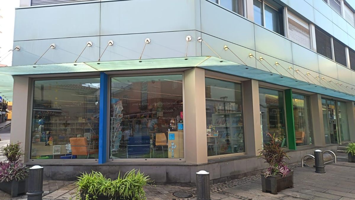 Crece el malestar entre los usuarios de la biblioteca de Puerto de la Cruz por su cierre hace dos meses tras una inundación