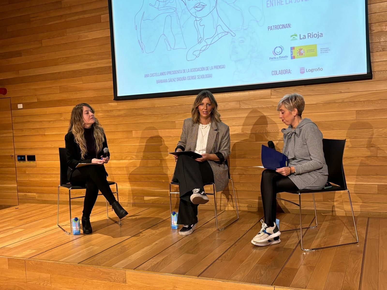 Bárbara Sáenz de Orduña y Ana Castellanos participaron en la primera mesa redonda