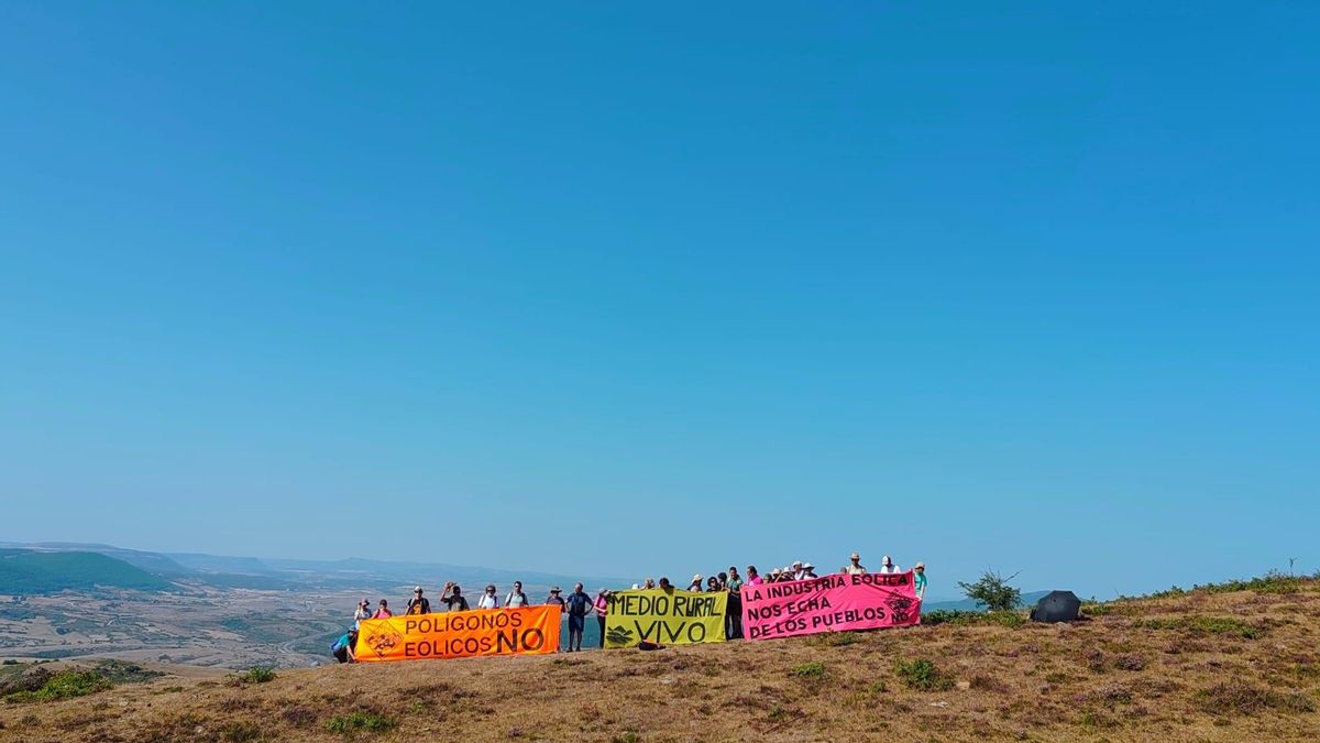 La marcha contra el polígono eólico en Somaloma-Las Quemadas exige respetar las decisiones judiciales y frenar la industrialización de los montes