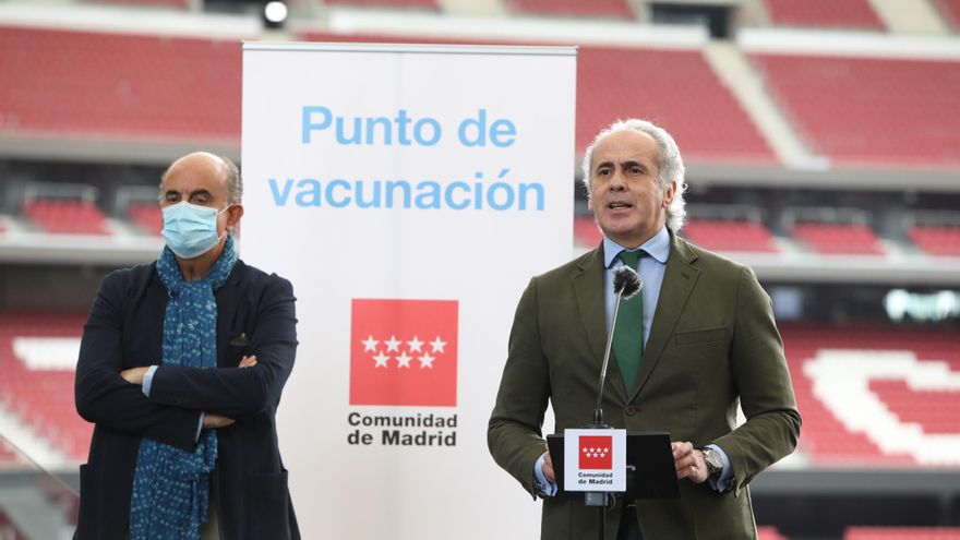 El viceconsejero de Salud Pública y Plan COVID-19 de la Comunidad de Madrid, Antonio Zapatero, y el consejero de Sanidad, Enrique Ruiz-Escudero.