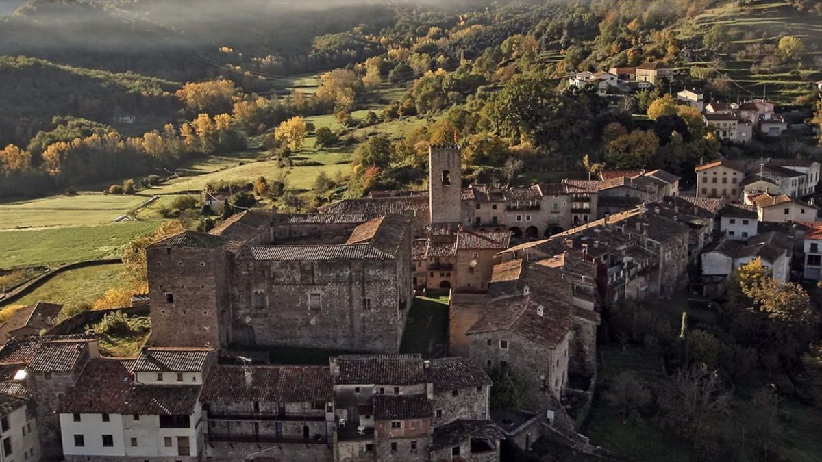 Qué ver en Santa Pau, la villa medieval de La Garrotxa de calles empedradas y rodeada de naturaleza
