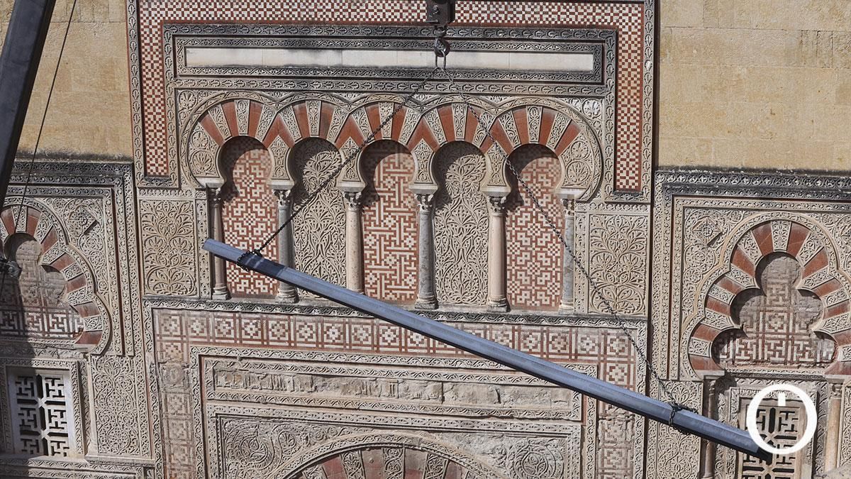 Comienzan los trabajos de restauración en la capilla incendiada en la Mezquita Catedral